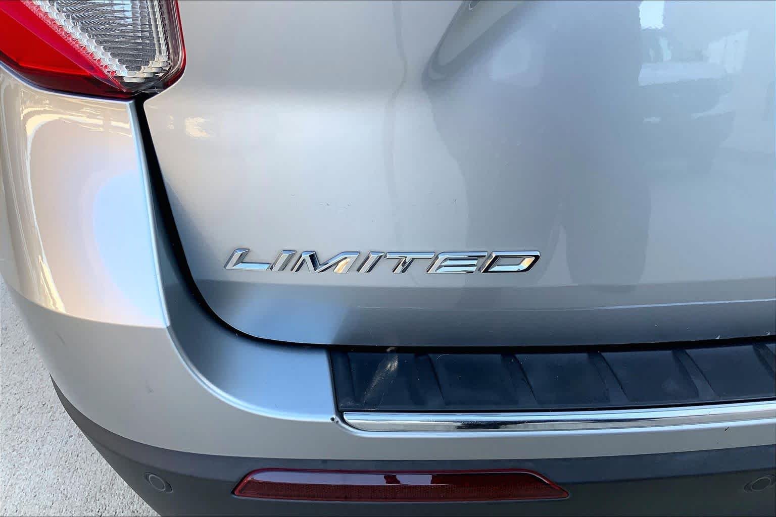 Used 2020 Iconic Silver Ford Limited image 10