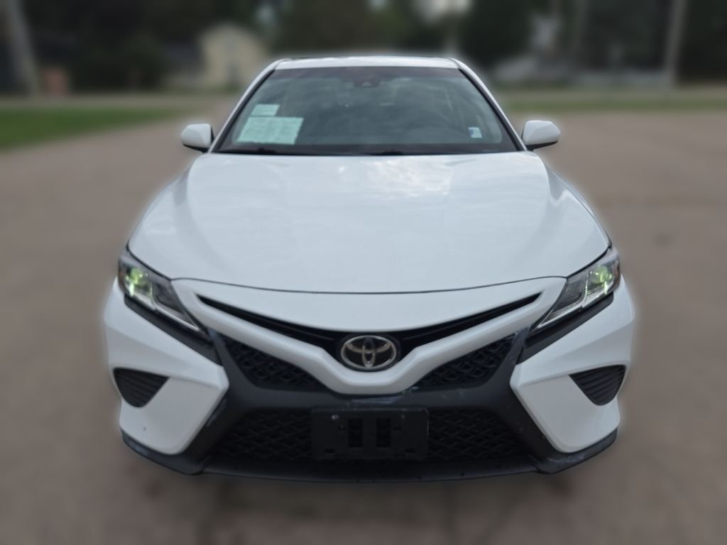 Used 2018 Super White Toyota SE image 11