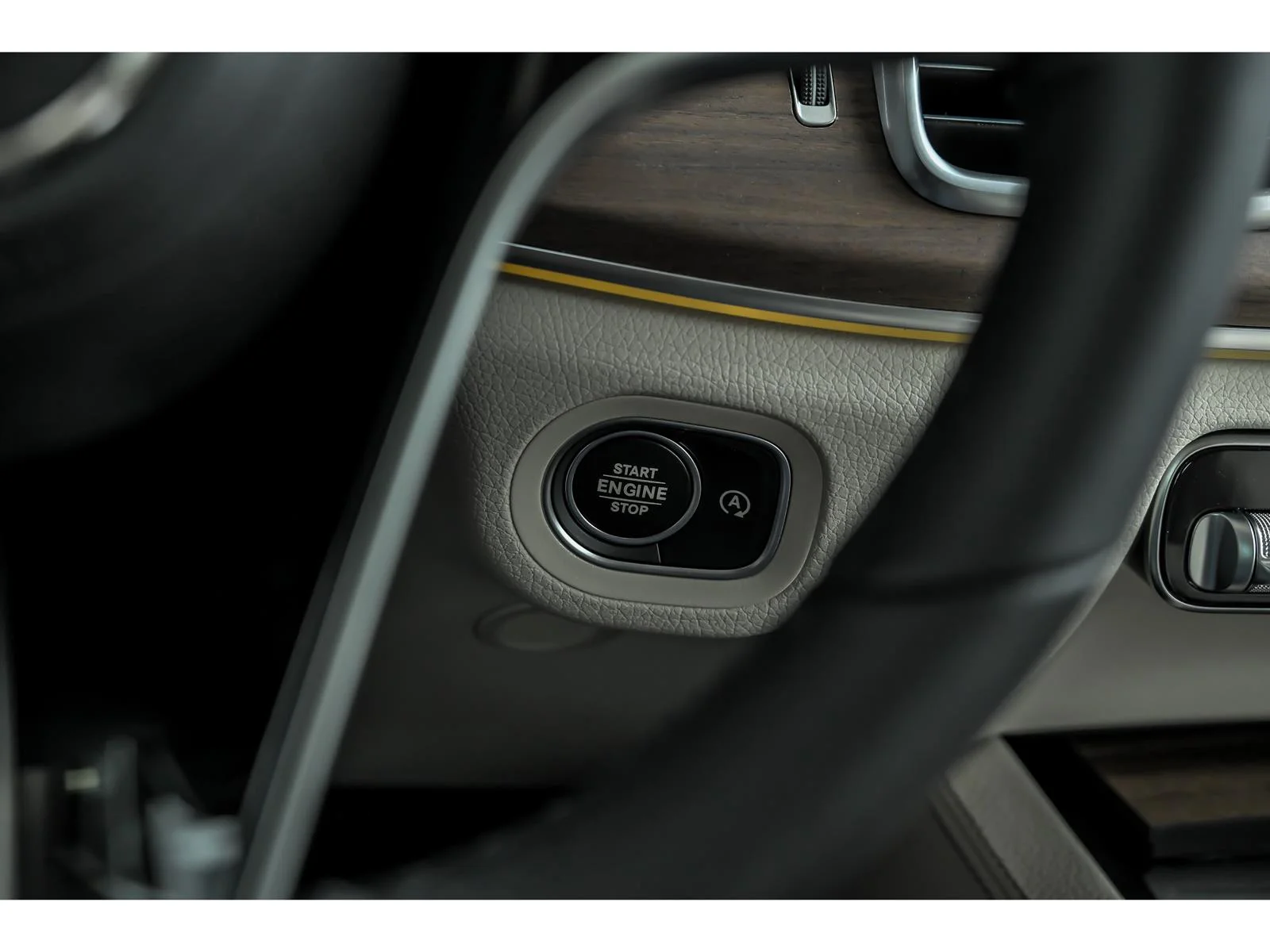Certified Used 2026 White Mercedes-Benz GLE 350 4MATIC® image 13