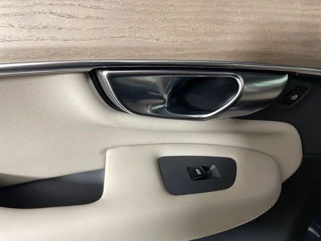 2025 Volvo XC90 Core - Photo 37