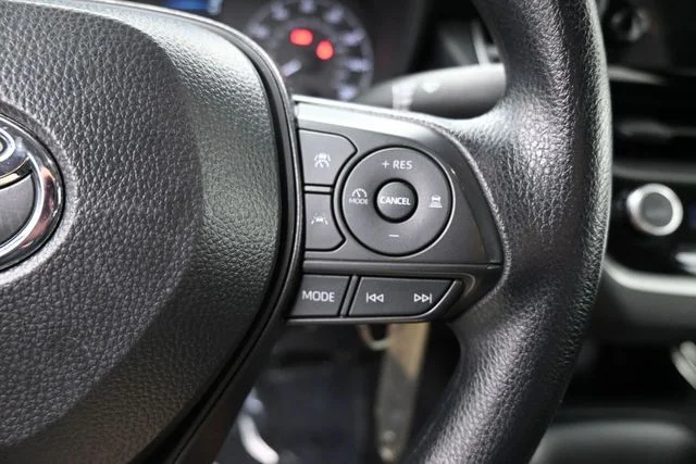 2025 Toyota Corolla LE - Photo 19
