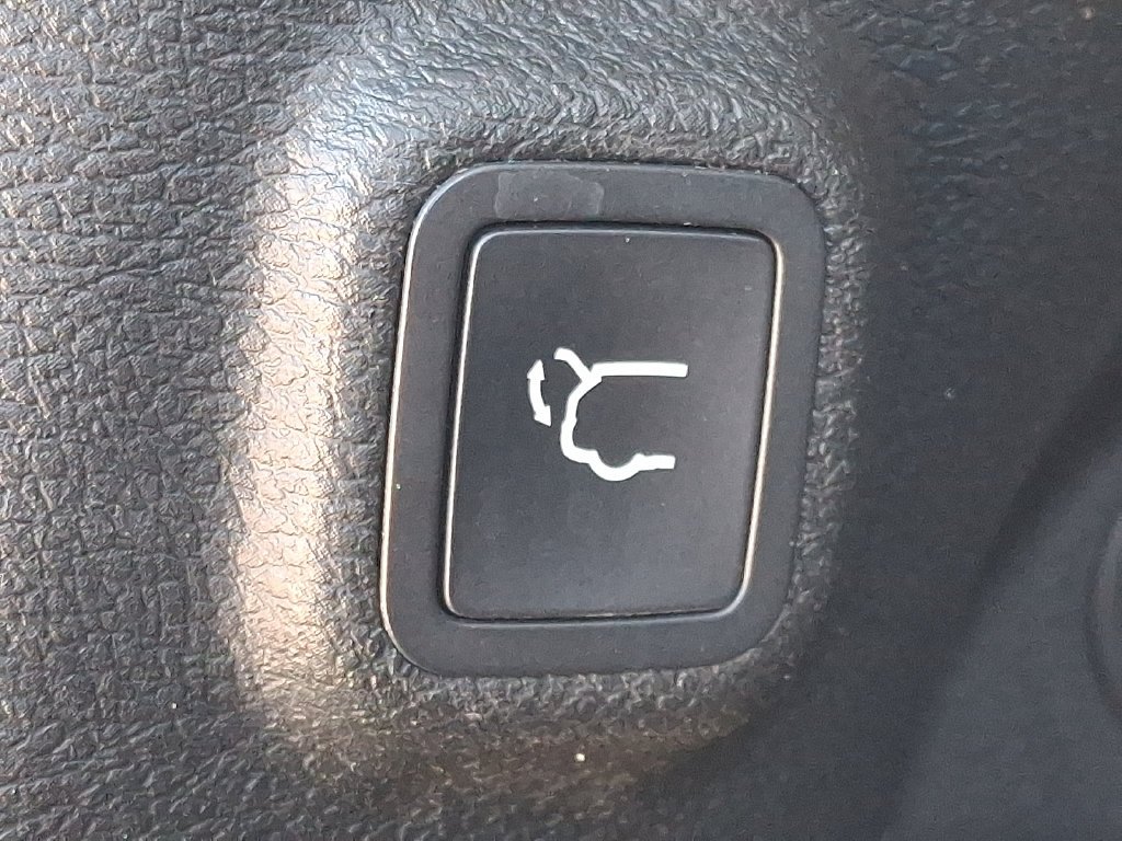 Used 2023 Gray Jeep Altitude image 29