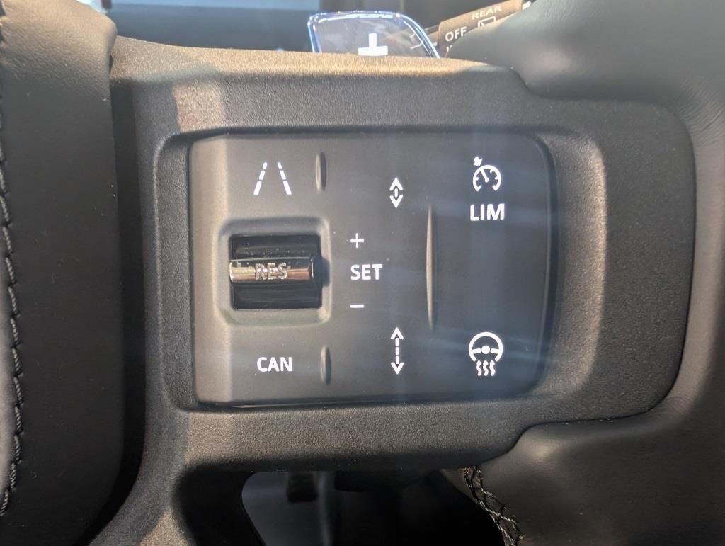 New 2026 Sargasso Blue Land Rover OCTA image 18