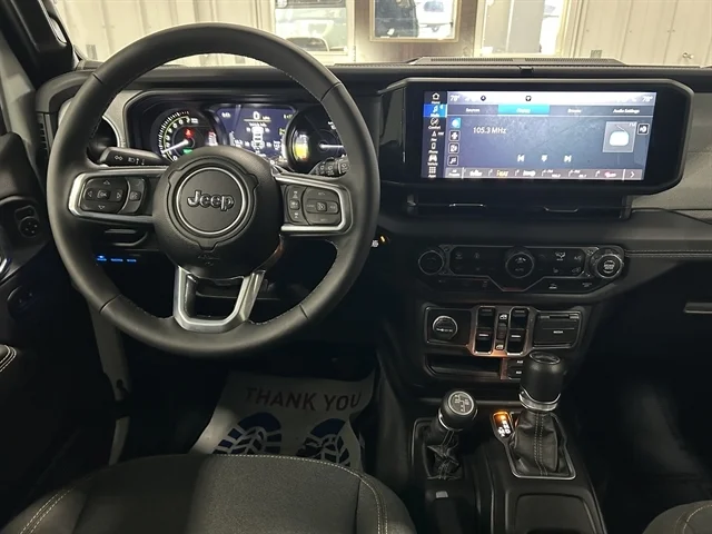 Used 2025 WHITE JEEP Backcountry image 3