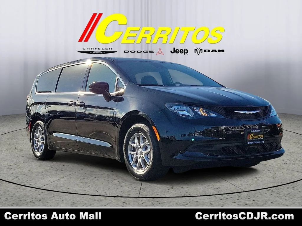 2025 Chrysler Voyager LX's photo