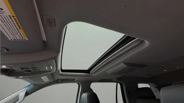 Used 2019 SUMMIT WHITE Chevrolet Premier image 19