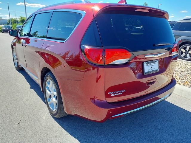 Used 2019 Velvet Chrysler Touring L Plus image 7