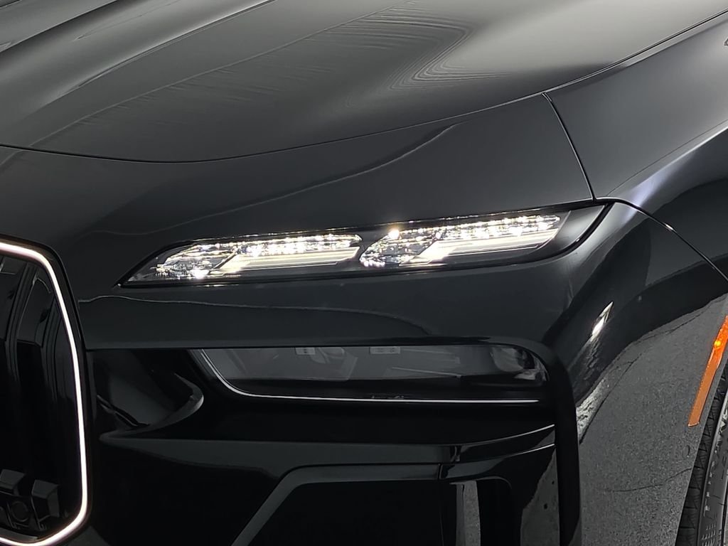 New 2026 Black Sapphire Metallic BMW 750e xDrive image 31