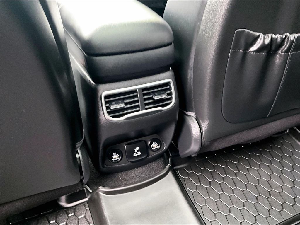 Used 2023 Silver Hyundai Calligraphy image 27