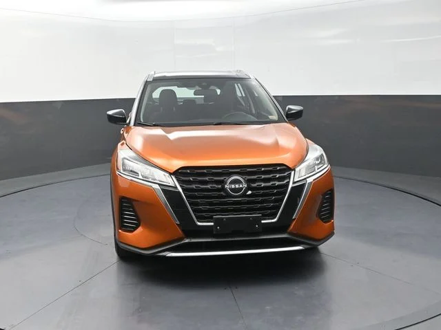 Used 2022 Orange Nissan SV image 4