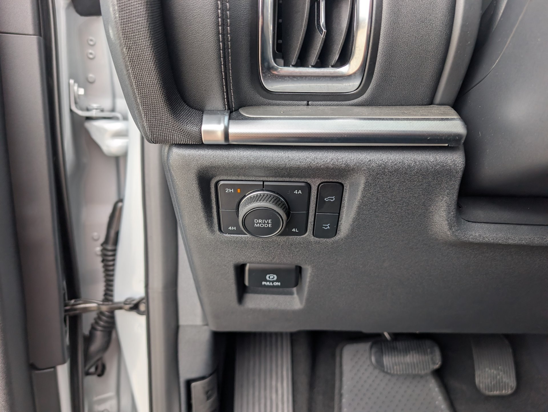 Used 2025 Silver Ford Platinum image 11