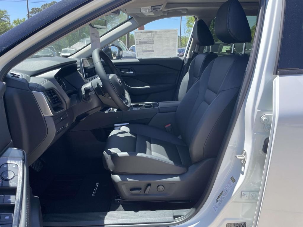 New 2026 Everest White Pearl TriCoat Nissan Dark Armor™ image 14