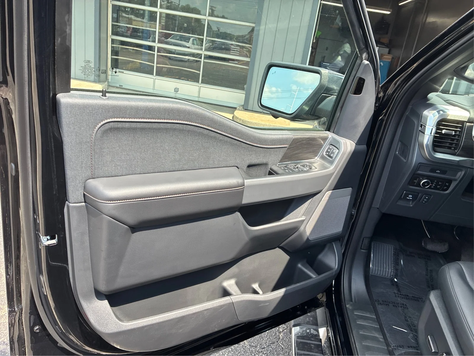 New 2026 Agate Black Metallic Ford Lariat® image 19