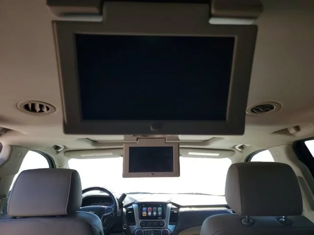 Used 2016 IRIDESCENT PEARL TRICOAT Chevrolet LTZ image 26