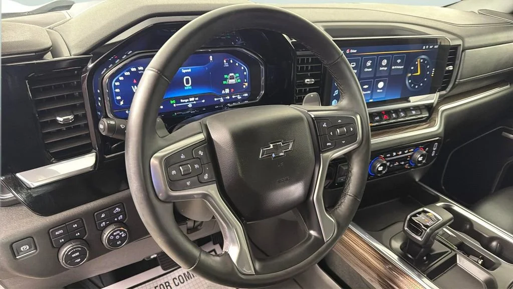 Used 2025 Summit White Chevrolet RST image 22