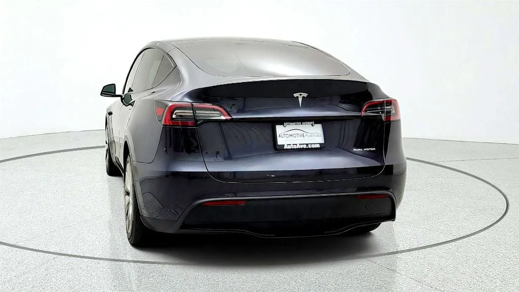 Used 2024 Stealth Grey Tesla Long Range AWD w/ 7-Seat White & Black Premium Interior image 6