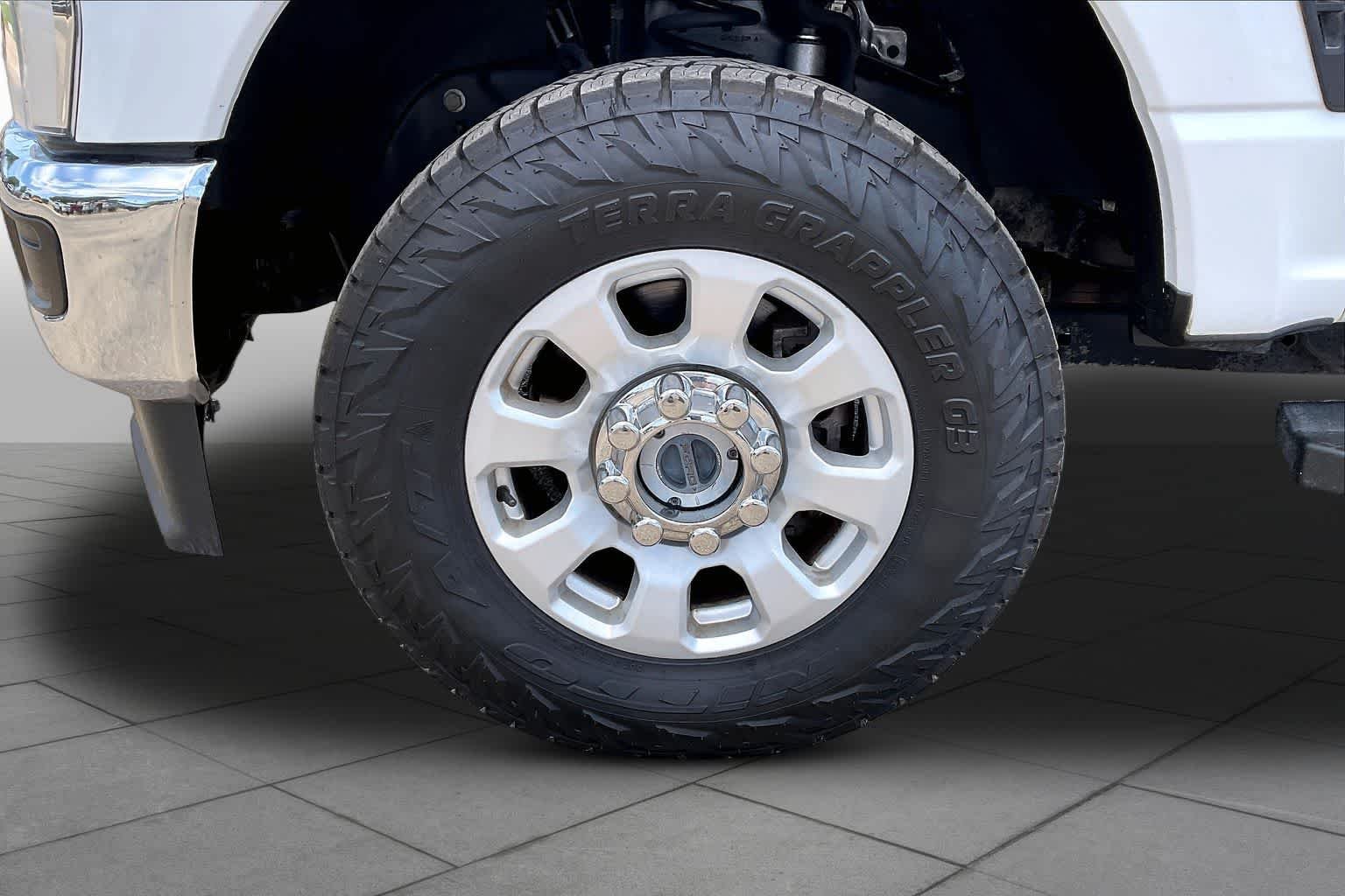 Used 2024 Oxford White Ford XLT image 11