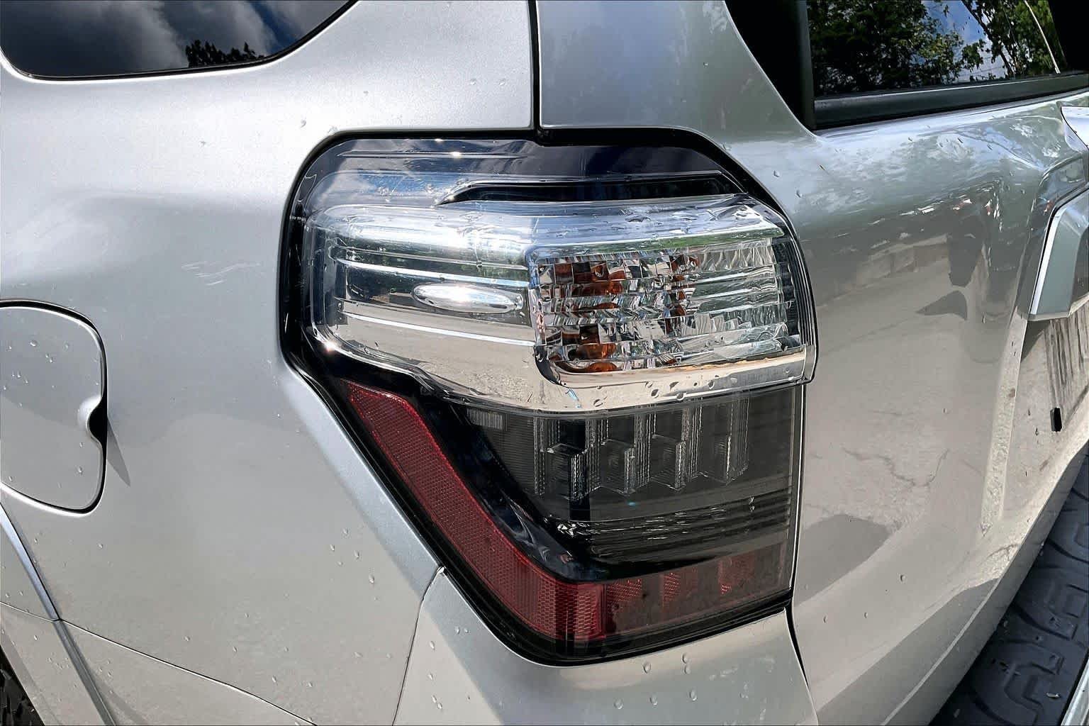 Used 2015 Classic Silver Metallic Toyota SR5 Premium image 27