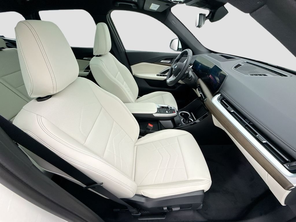 New 2026 Alpine White BMW xDrive28i image 18