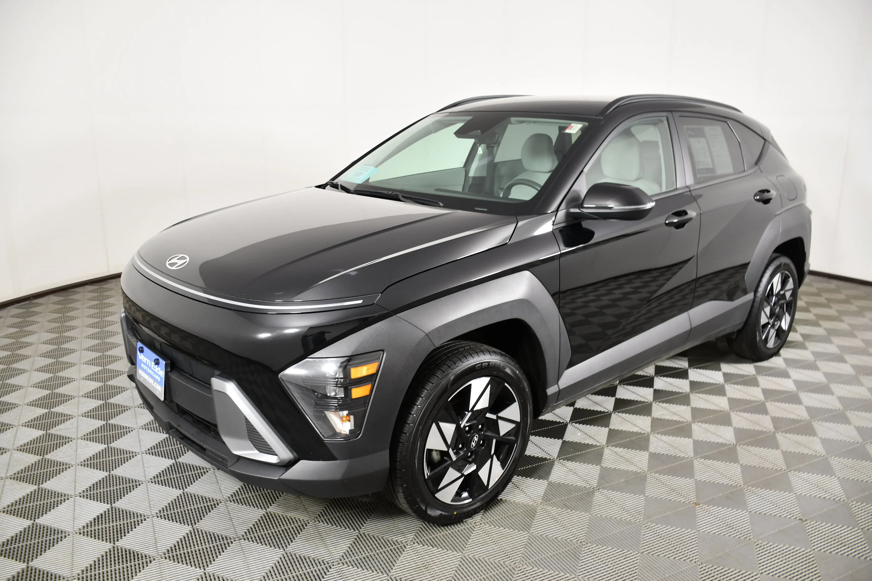 Used 2025 Abyss Black Pearl Hyundai SEL image 10