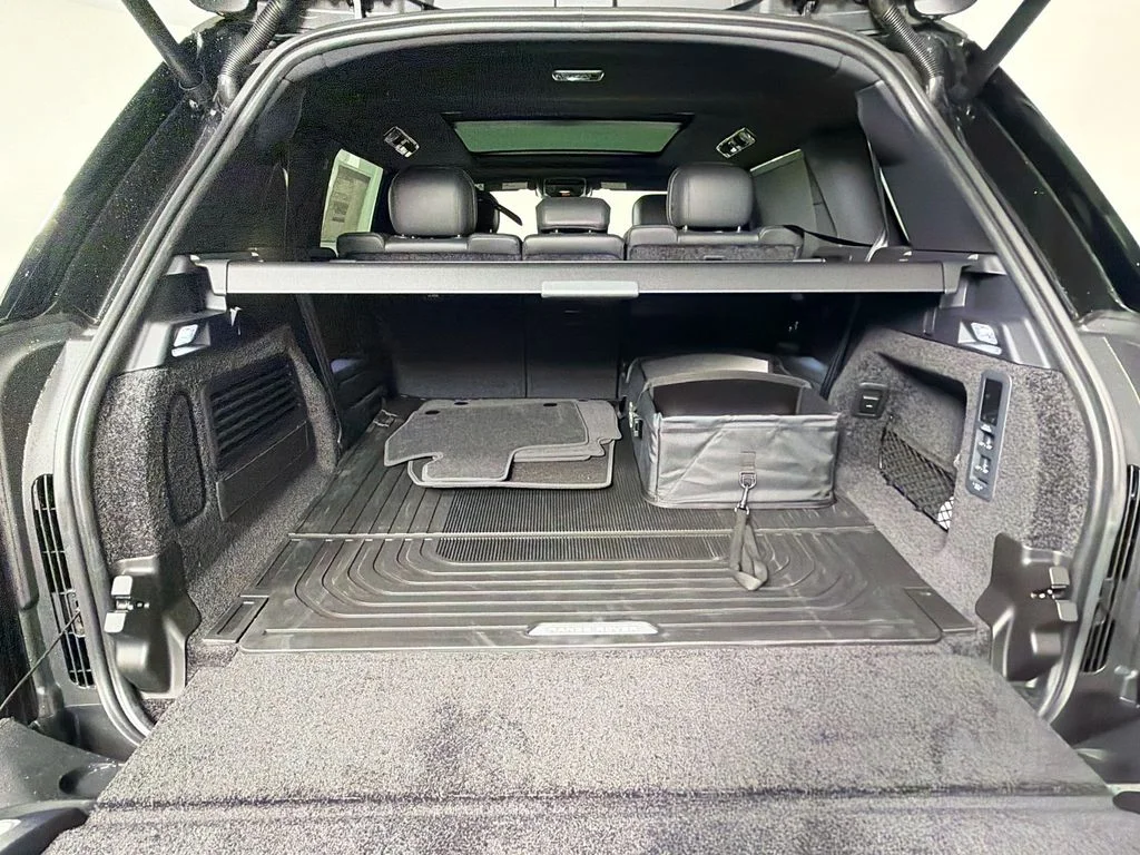 New 2026 Santorini Black Land Rover SE 7 Seats image 28