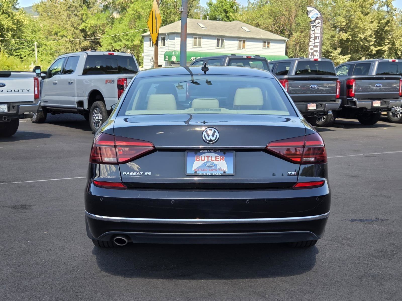 Used 2017  Volkswagen 1.8T SE w/Technology image 6