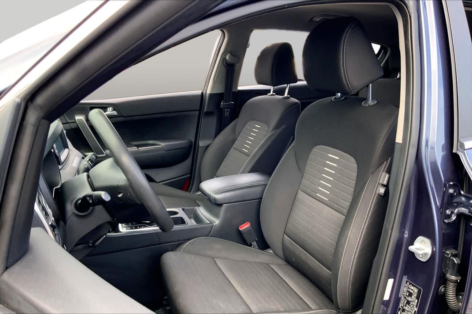 Used 2019 Pacific Blue Kia LX image 9