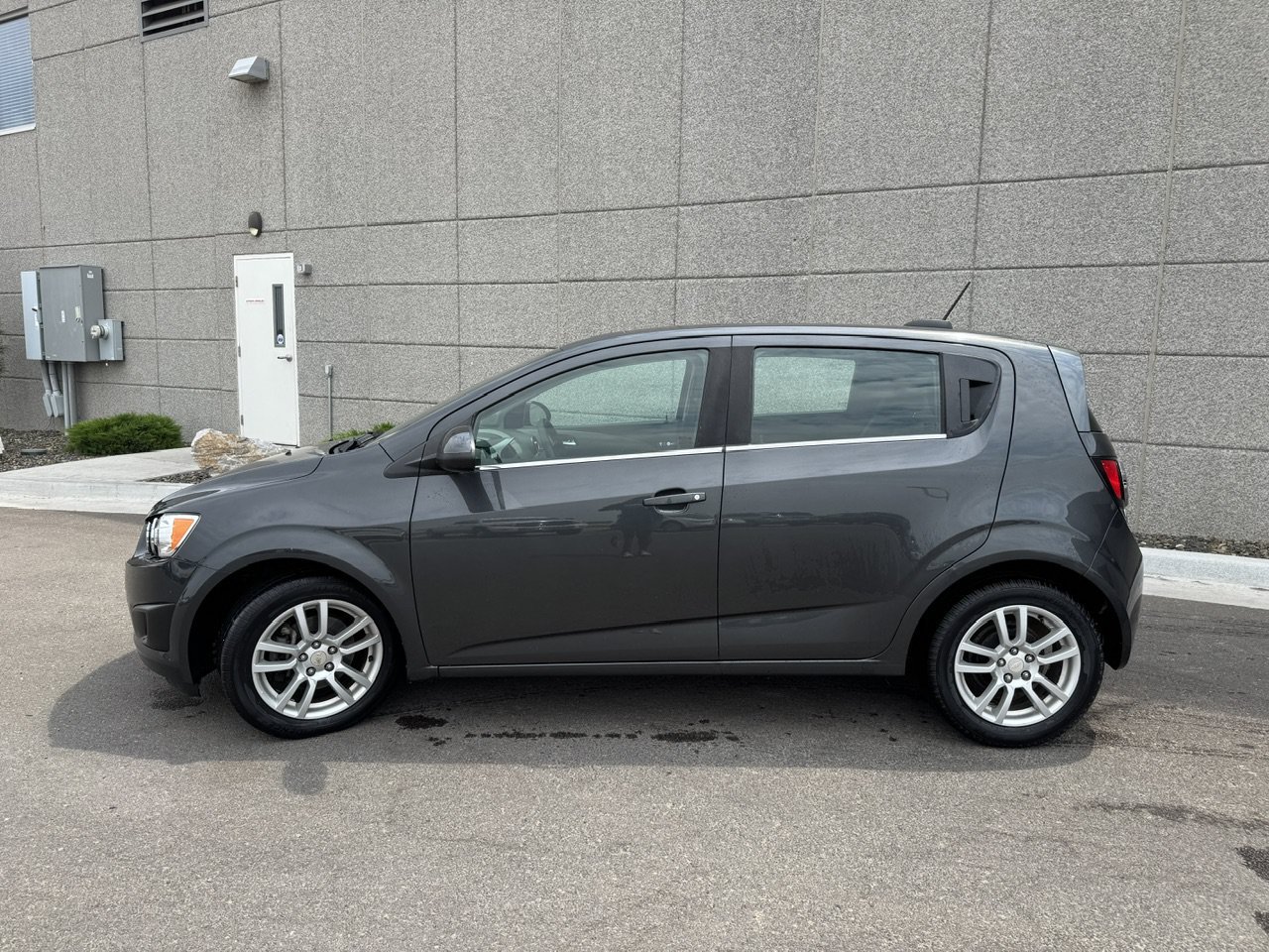 Used 2016 Nightfall Gray Metallic Chevrolet LT image 4