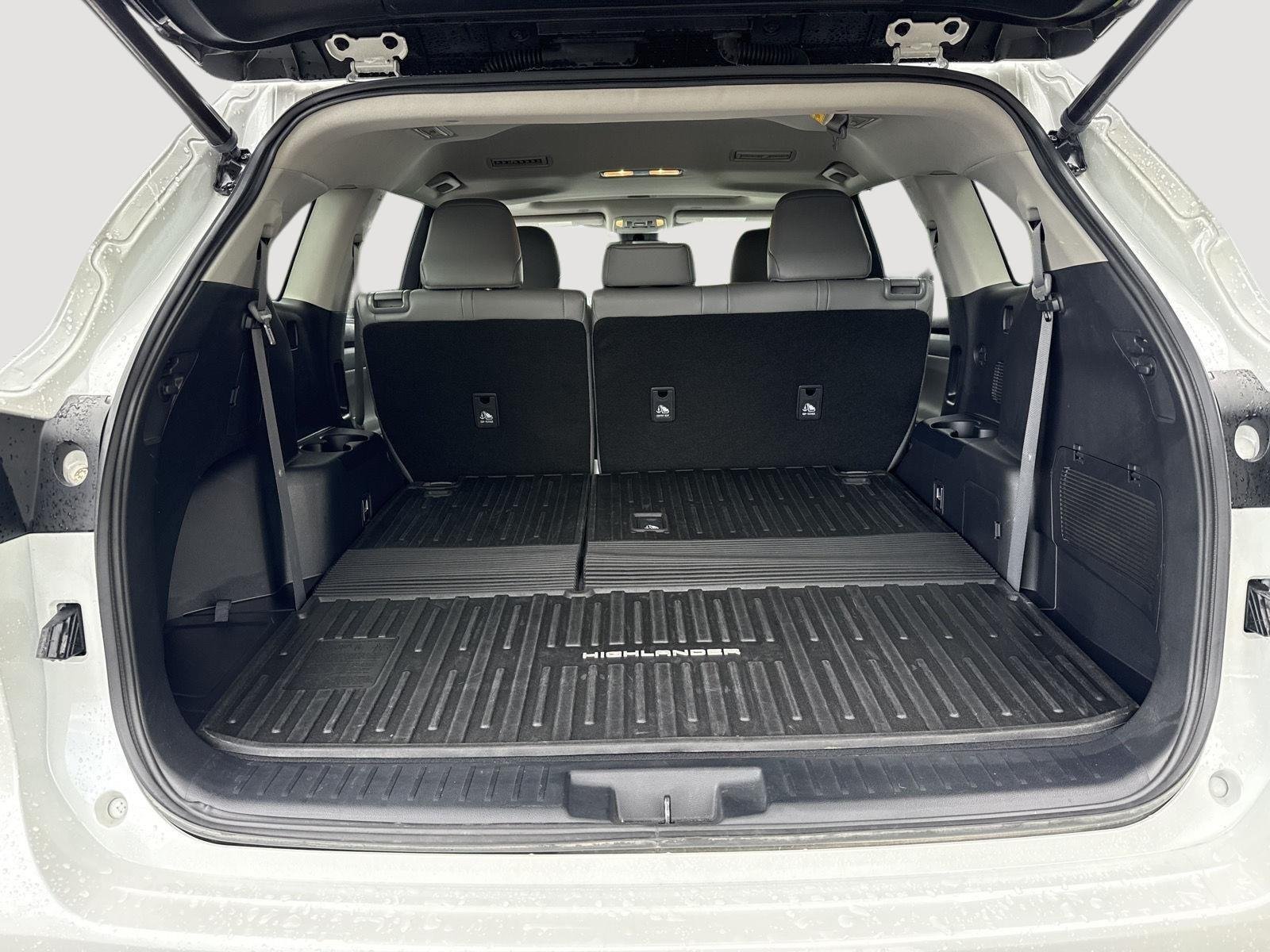 Used 2023 Wind Chill Pearl Toyota XLE image 7