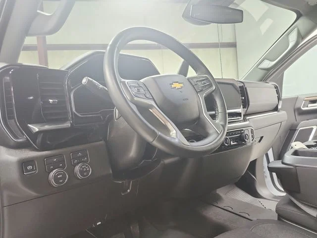 Used 2025 White Chevrolet LT image 18