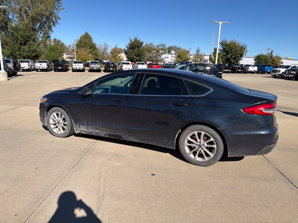 Used 2020 Blue Ford SE image 2