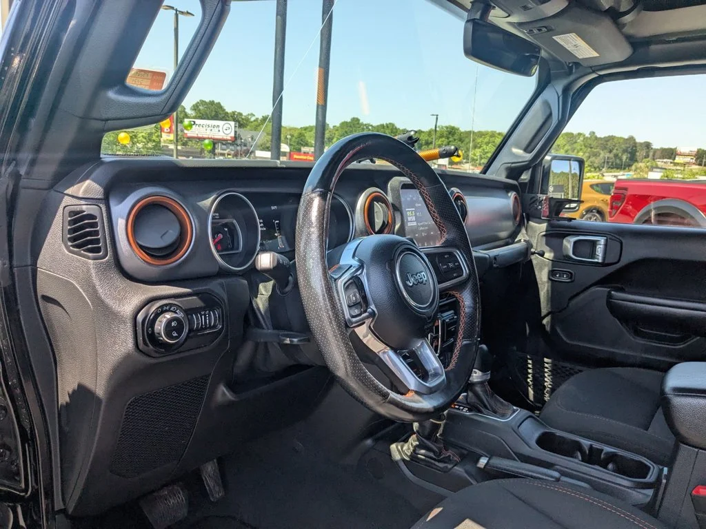 Used 2020 Black Clearcoat Jeep Mojave image 13