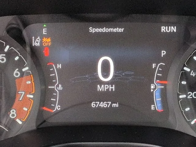 Used 2022 White Jeep Latitude image 19