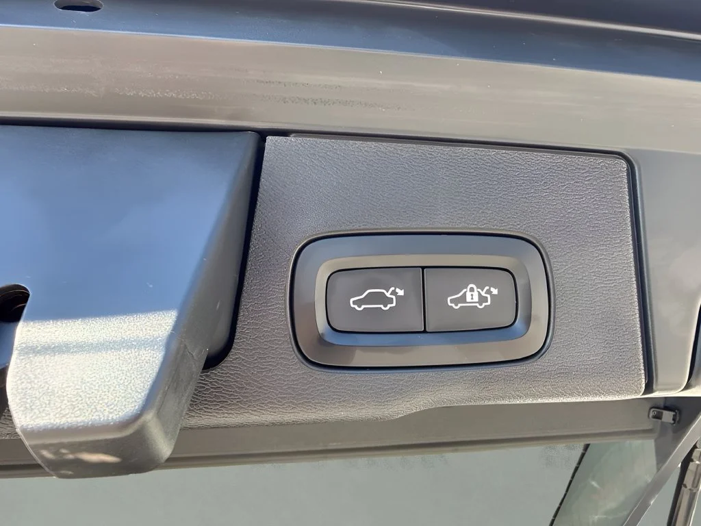 Used 2021 White Volvo T5 Momentum image 28