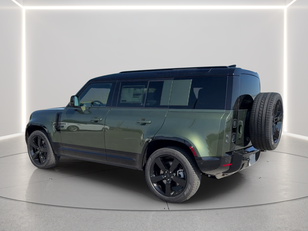 New 2026 Woolstone Green Land Rover X-Dynamic SE image 3