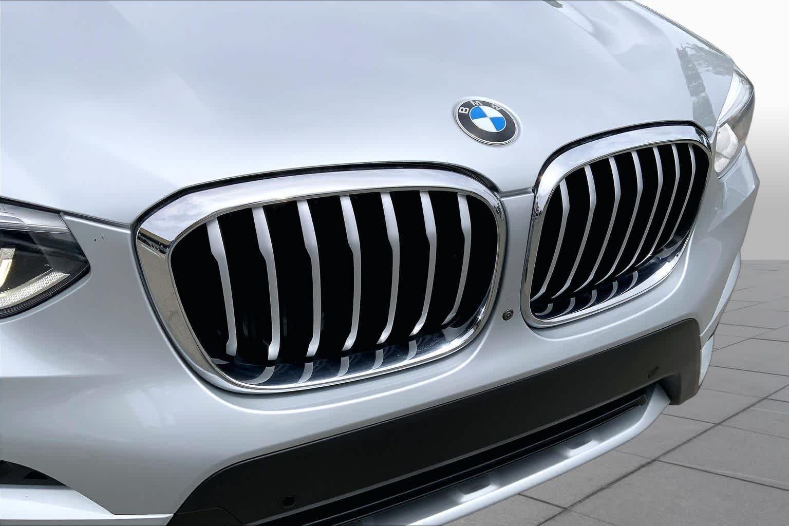 Used 2018 Dark Graphite Metallic BMW xDrive30i image 29