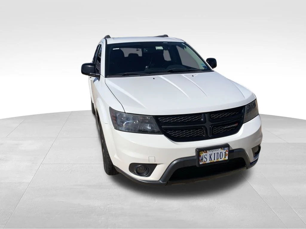 Used 2017 White Dodge SXT image 9