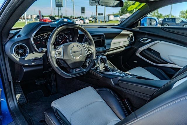 Used 2016 HYPER BLUE METALLIC Chevrolet 2SS image 5