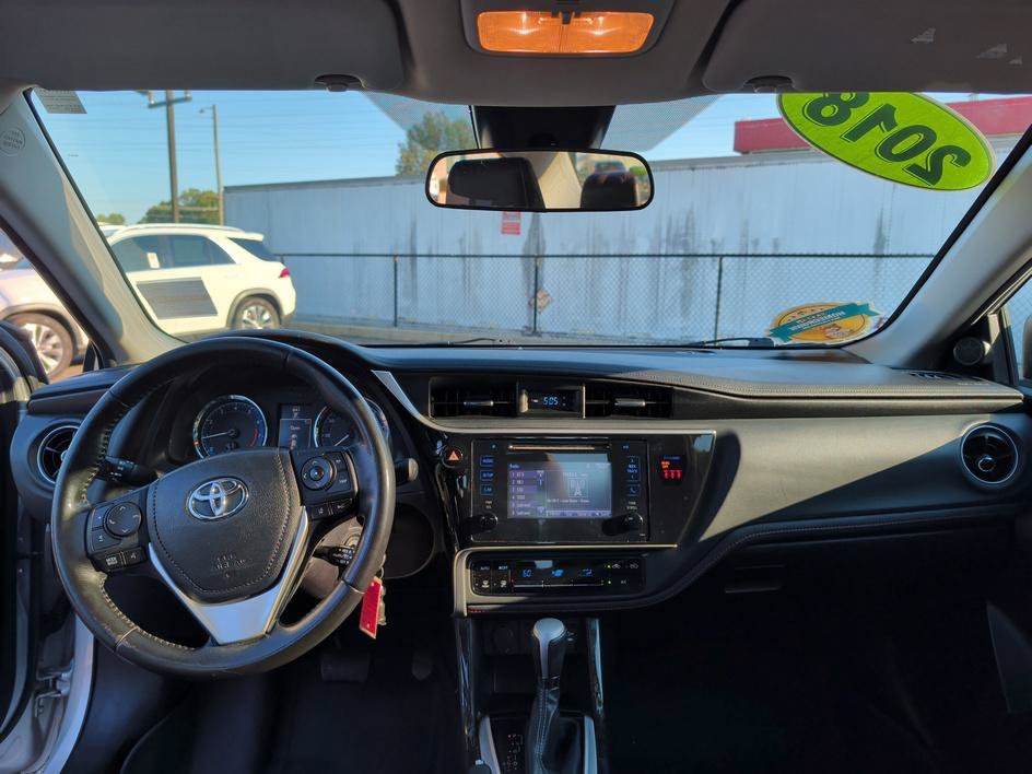 Used 2018 Classic Silver Metallic Toyota SE image 11