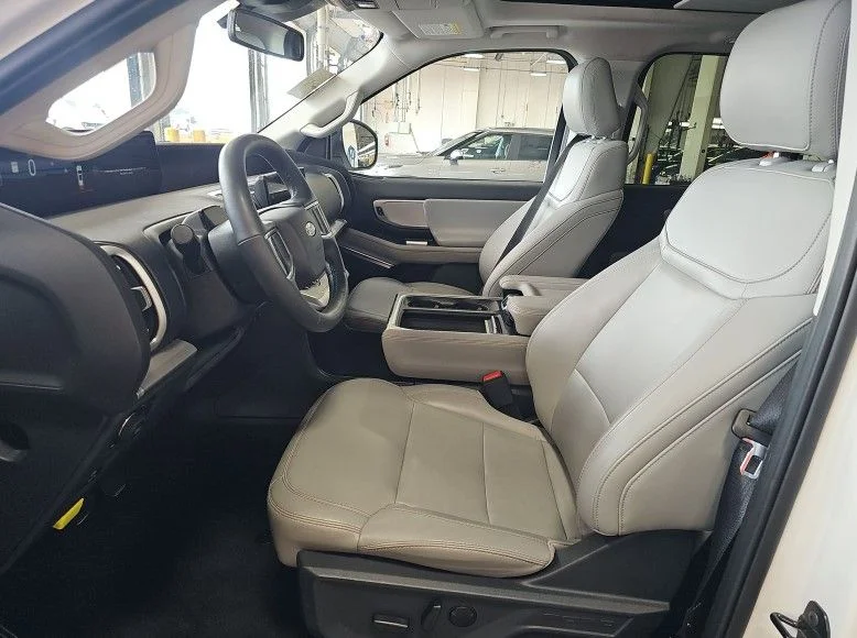 Used 2025 White Ford Active image 6