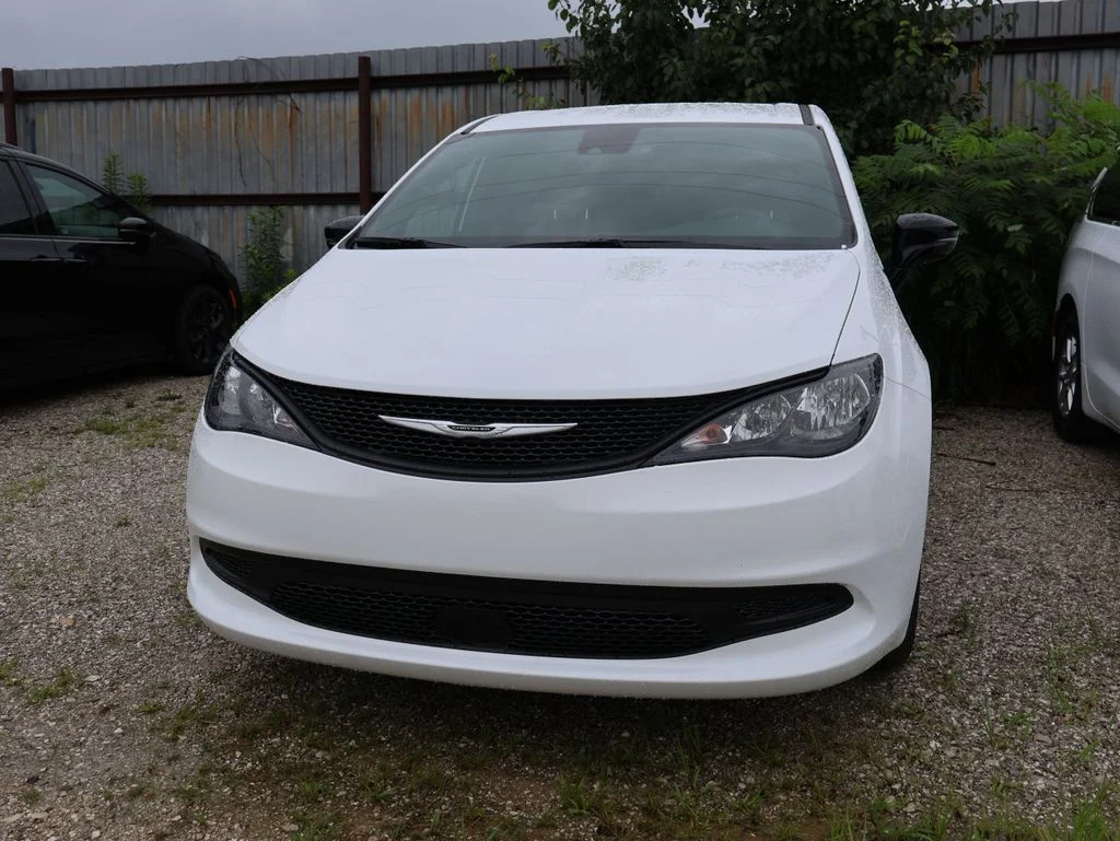 New 2027 Bright White Clear-Coat Exterior Paint Chrysler LX image 7