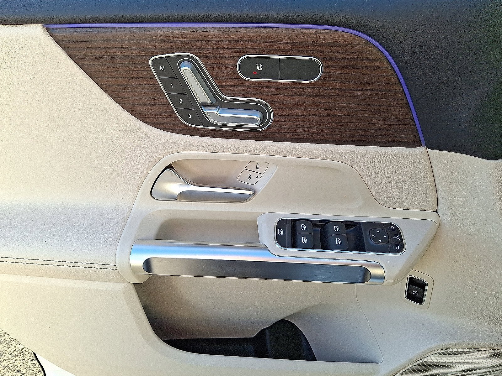 Used 2026 Polar White Mercedes-Benz GLB 250 image 7