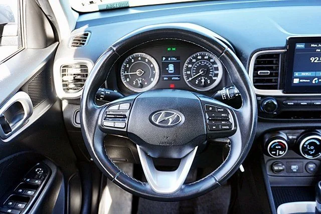 Used 2021 Silver Hyundai SEL image 18