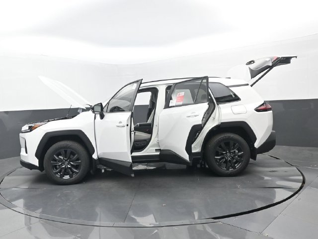 New 2026 Ice Cap Toyota XLE Premium image 32