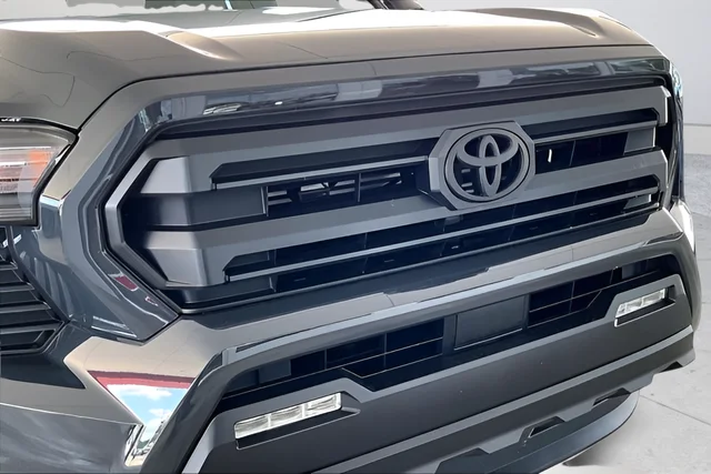 Used 2025  Toyota SR5 image 28