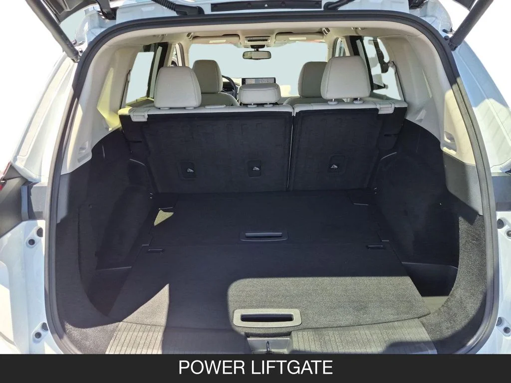 Used 2025 White Nissan SL image 24
