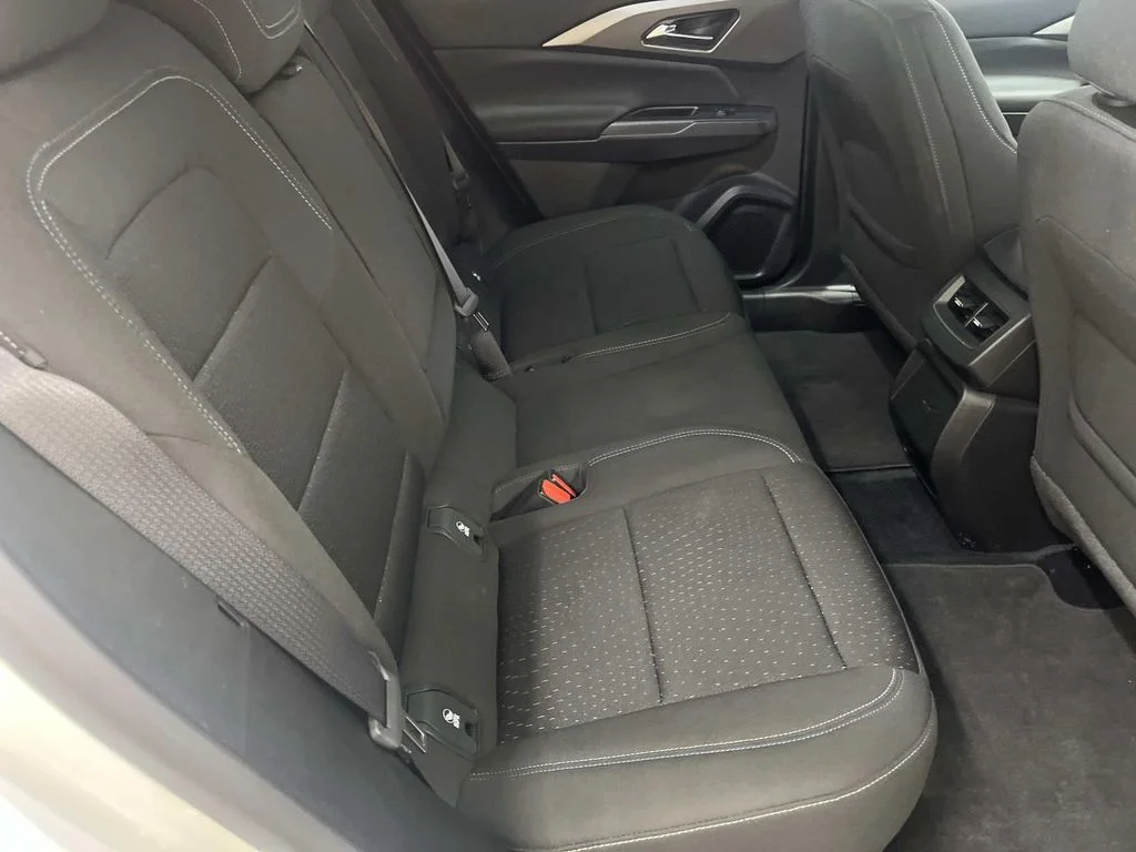 Used 2025 Summit White Chevrolet LT image 28