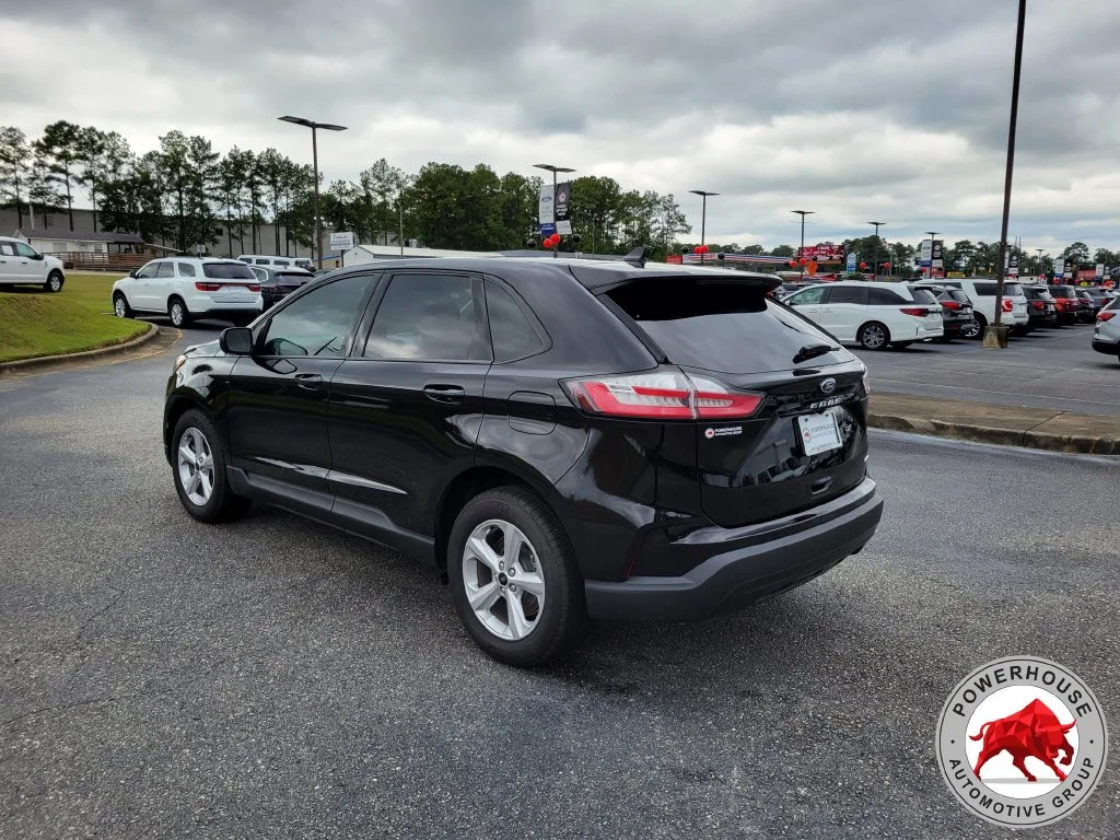 Used 2024 Black Ford SE image 3
