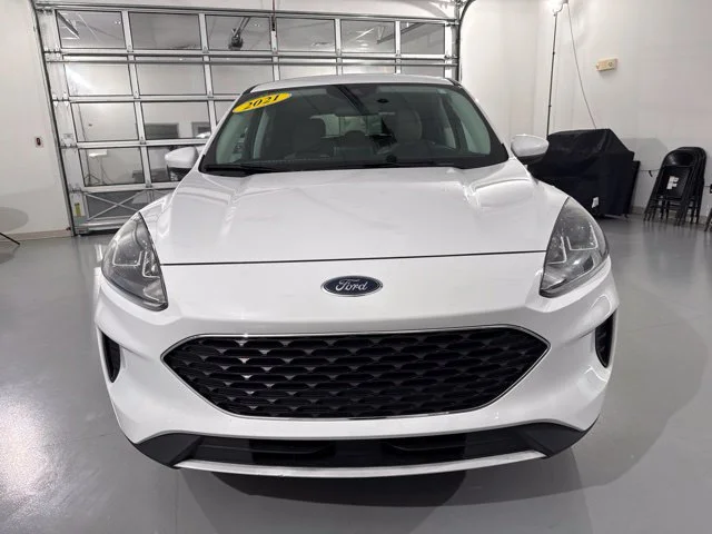 Used 2021 White Ford SE image 2