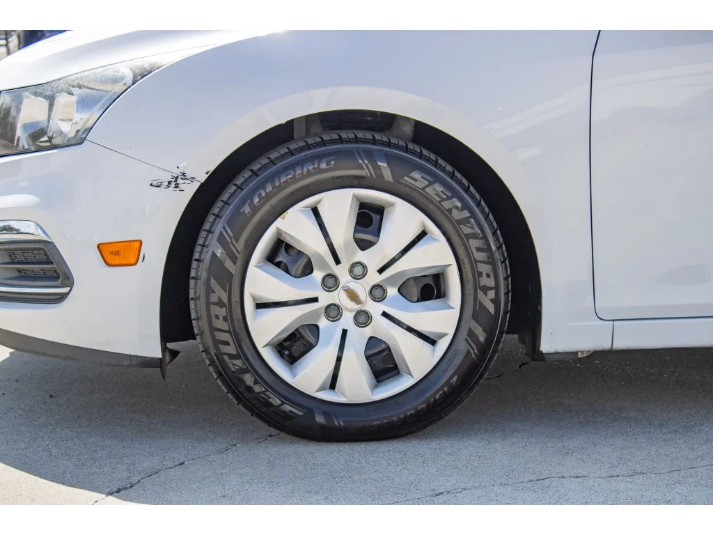 Used 2015 Summit White Chevrolet LS image 5